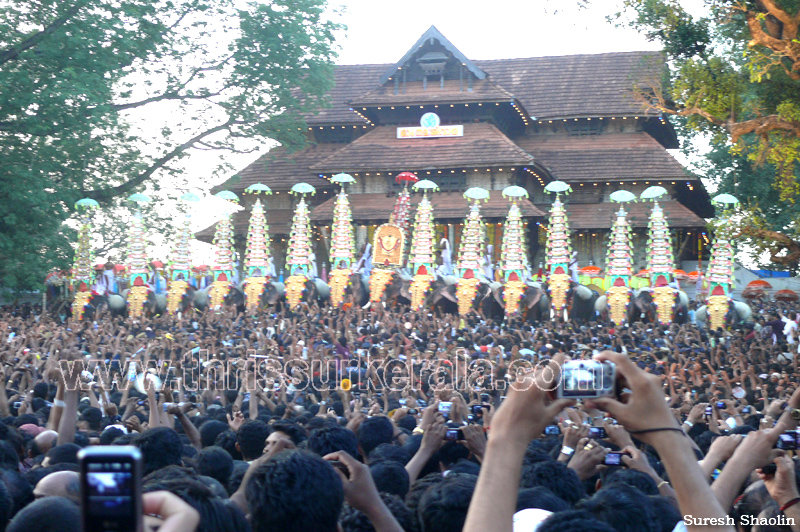thrissur-pooram-2011- (59)